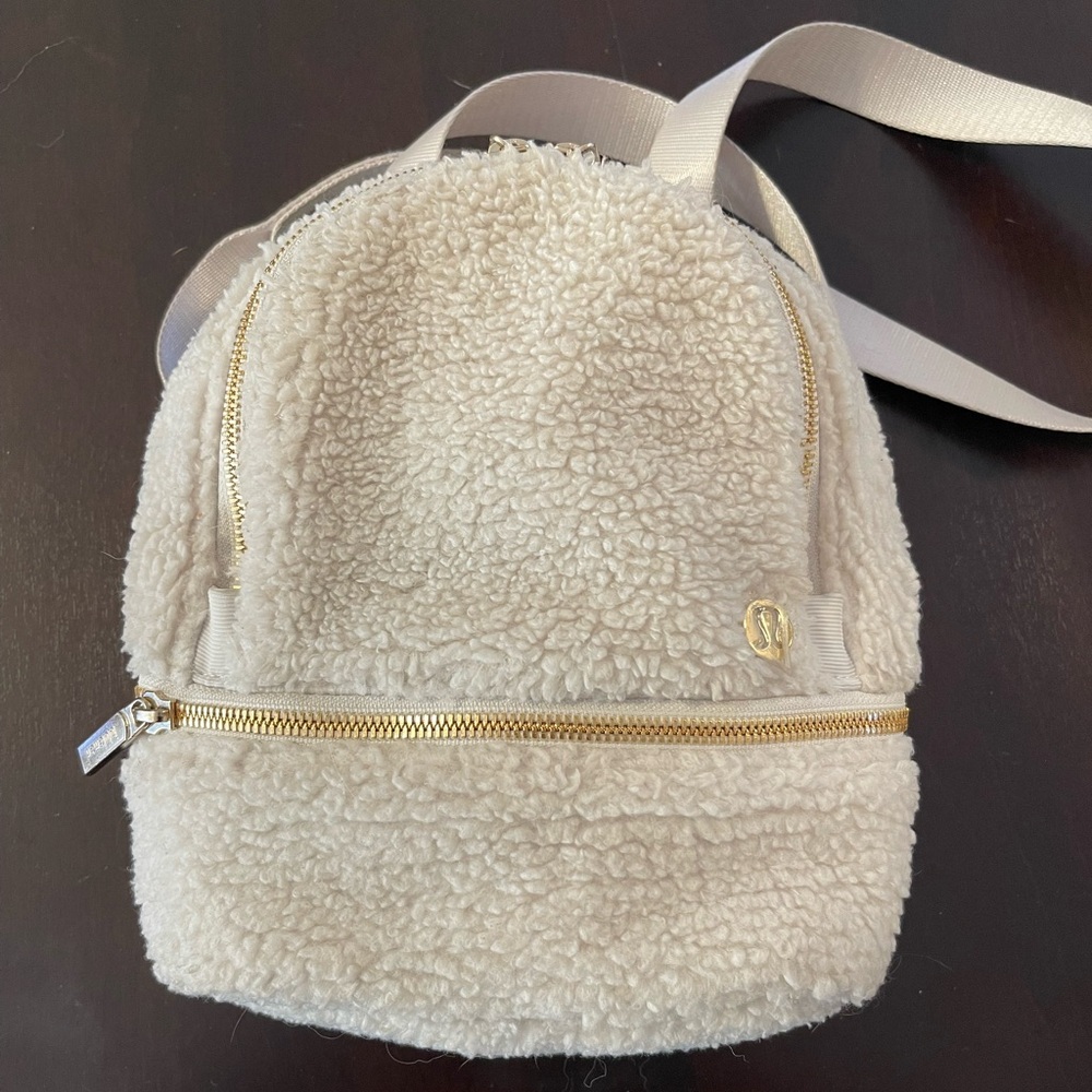 Lululemon City adventurer backpack *fleece white opal